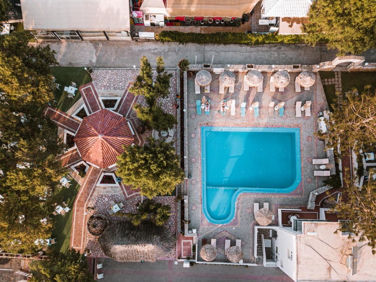 Troulakis Beach Hotel Agia Marina Extérieur photo