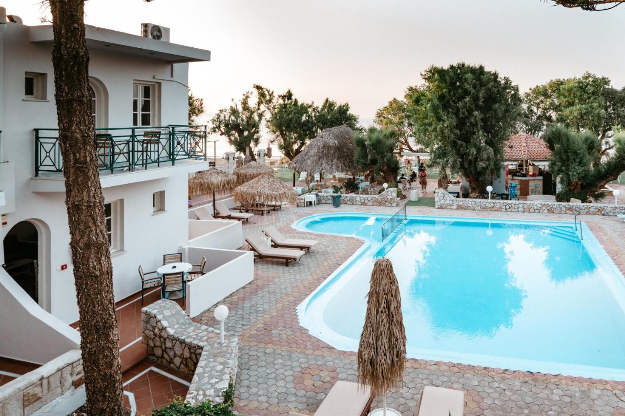Troulakis Beach Hotel Agia Marina Extérieur photo