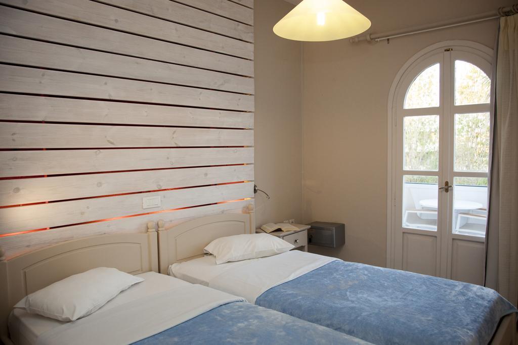 Troulakis Beach Hotel Agia Marina Extérieur photo