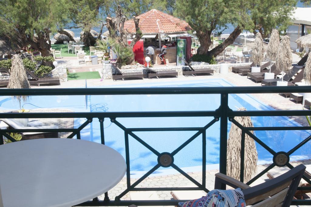 Troulakis Beach Hotel Agia Marina Extérieur photo