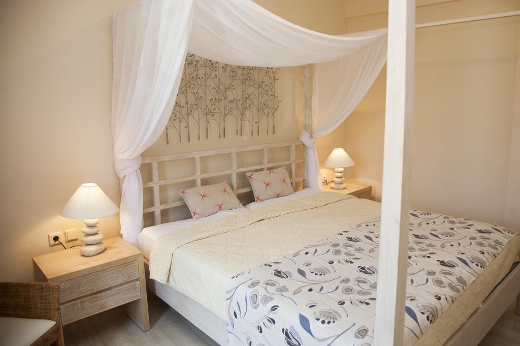 Troulakis Beach Hotel Agia Marina Extérieur photo