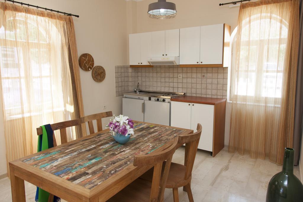 Troulakis Beach Hotel Agia Marina Extérieur photo